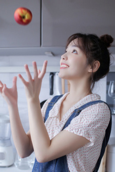 鬓边不是海棠红